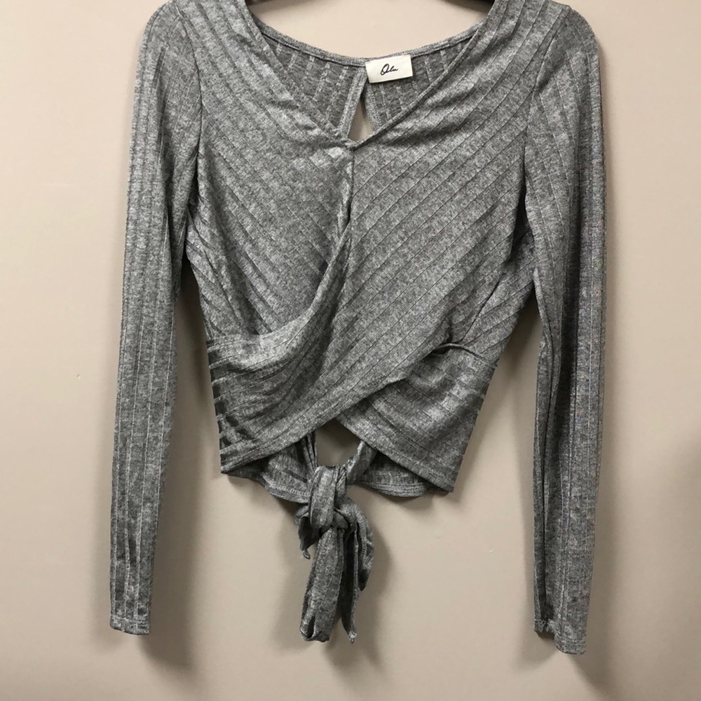 Olia gray long sleeve crop top gently used size L